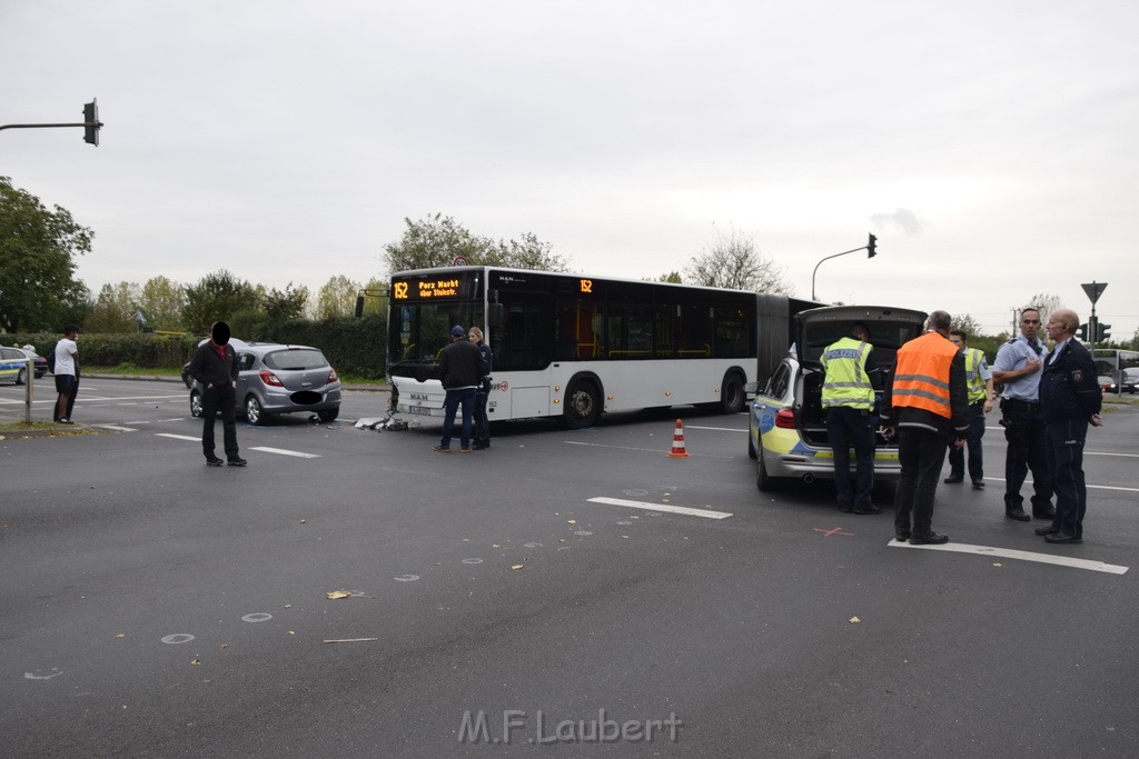 VU Bus Pkw Koeln Porz Gremberghoven Steinstr Konrad Adenauerstr P21.JPG - Miklos Laubert